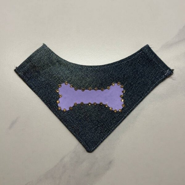 bandana pour chien jean avec os mauve