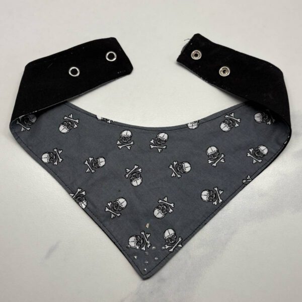 bandana pour chien squelette noir et gris