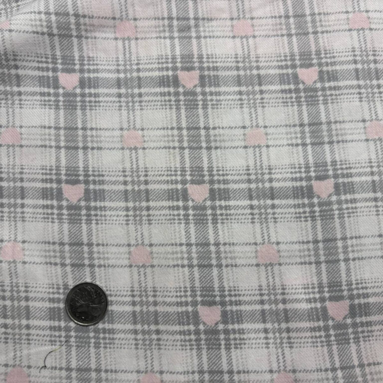 tissus carreaux gris et coeur rose