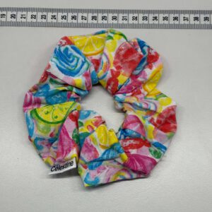 chouchou multicolore et fruits